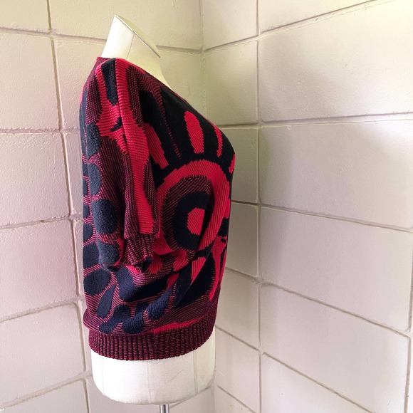 Vintage 80s Black and Red Mod Look Floral Sweater Dolman Short Sleeves Size M L - Picture 4 of 10